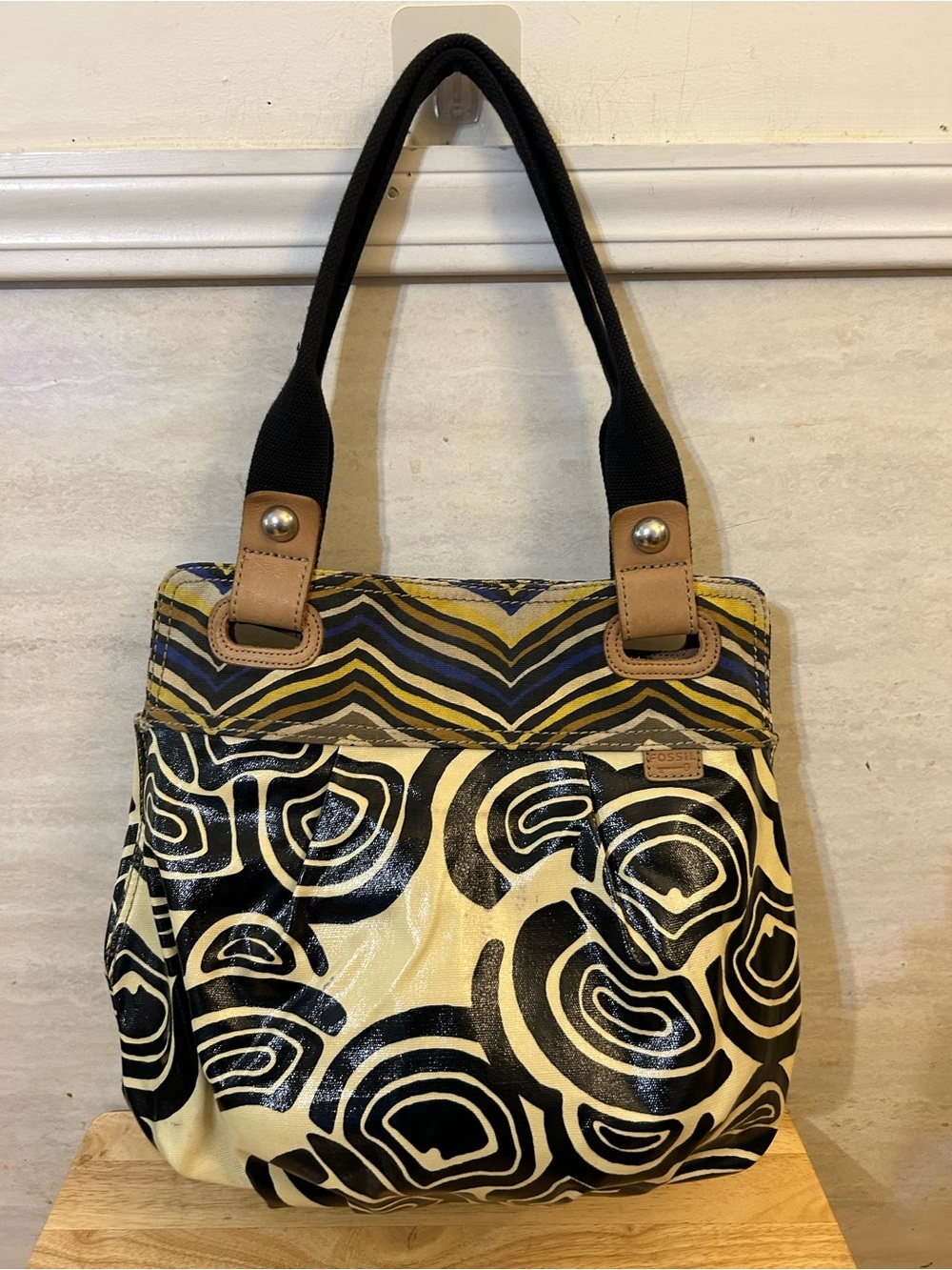Fossil Key-Per Geometric Multicolor Coated Canvas Shoulder Bag.